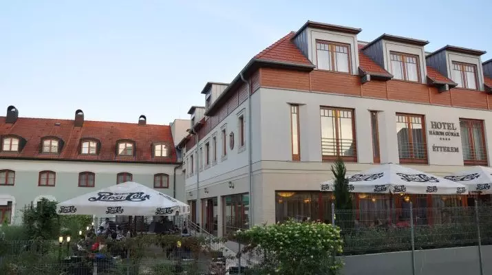 Hotel Hrom Gnr Kecskemt