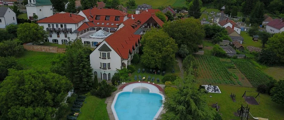 Hasik Hotel D�br�nte