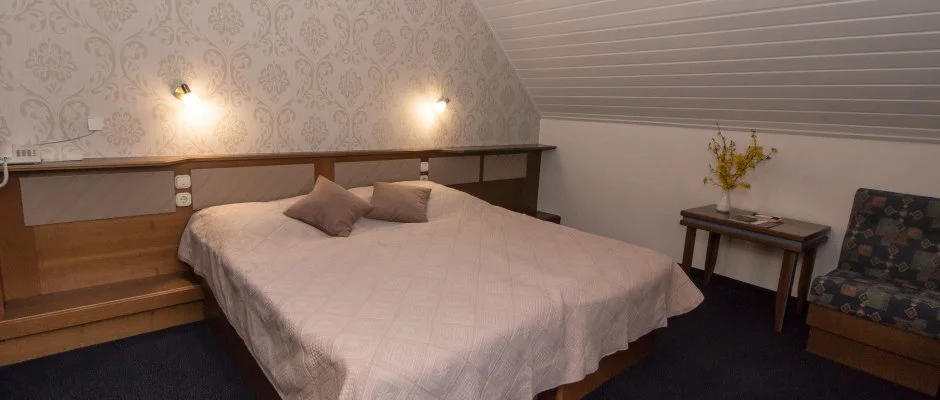Hasik Hotel D�br�nte