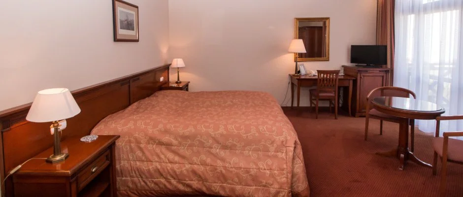 Hasik Hotel D�br�nte