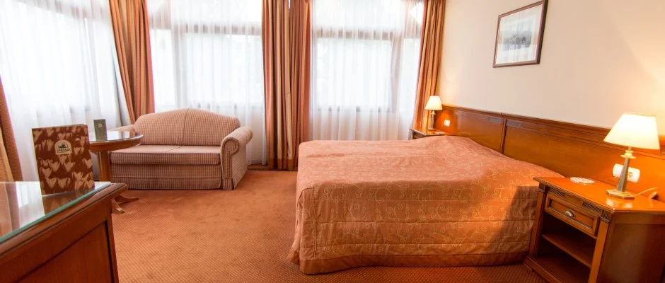 Hasik Hotel D�br�nte