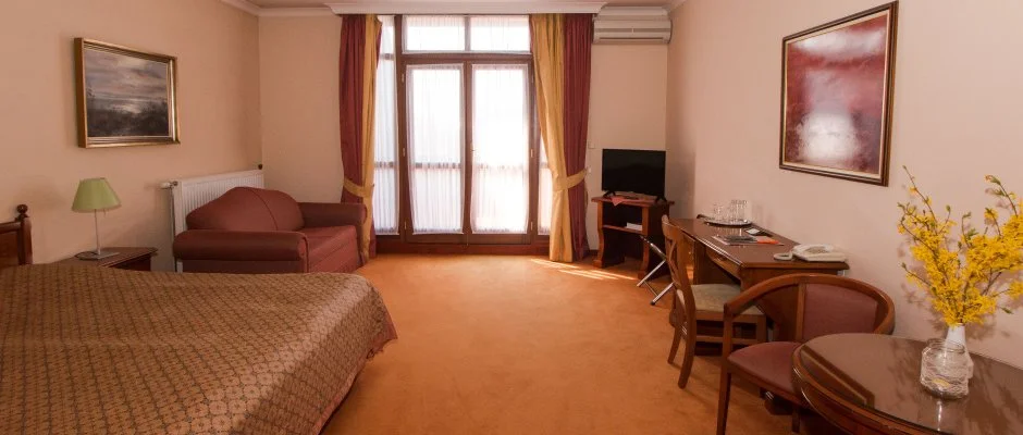 Hasik Hotel D�br�nte