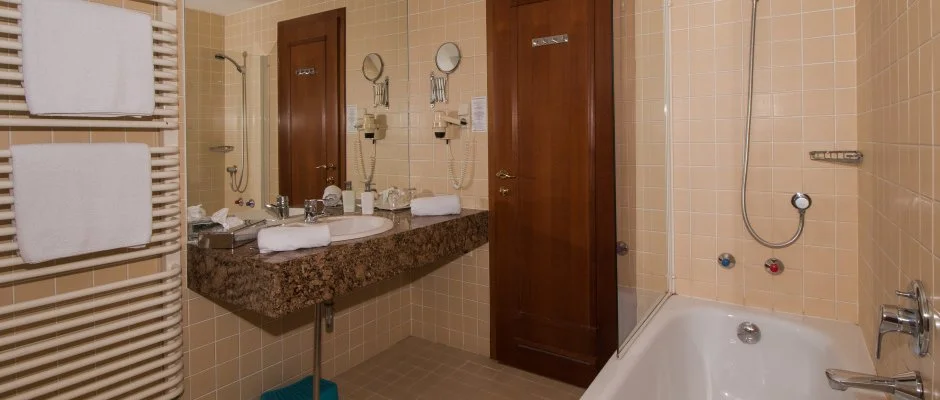 Hasik Hotel D�br�nte