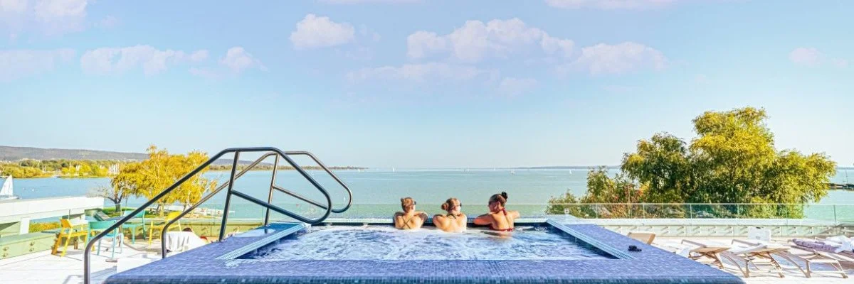 Hotel Helikon - Ikonikus felt�lt�d�s a Helikonban