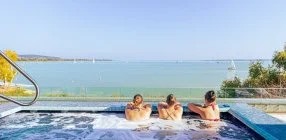 Hotel Helikon - Ikonikus felt�lt�d�s a Helikonban