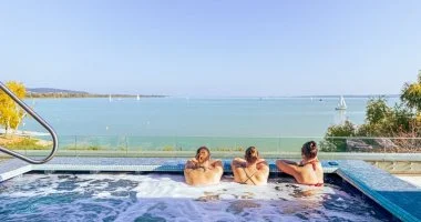 Hotel Helikon - Ikonikus felt�lt�d�s a Helikonban