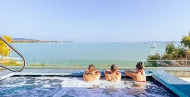 Hotel Helikon - Ikonikus felt�lt�d�s a Helikonban