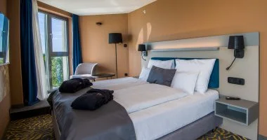 Okt�ber 23. (min. 2 �j)