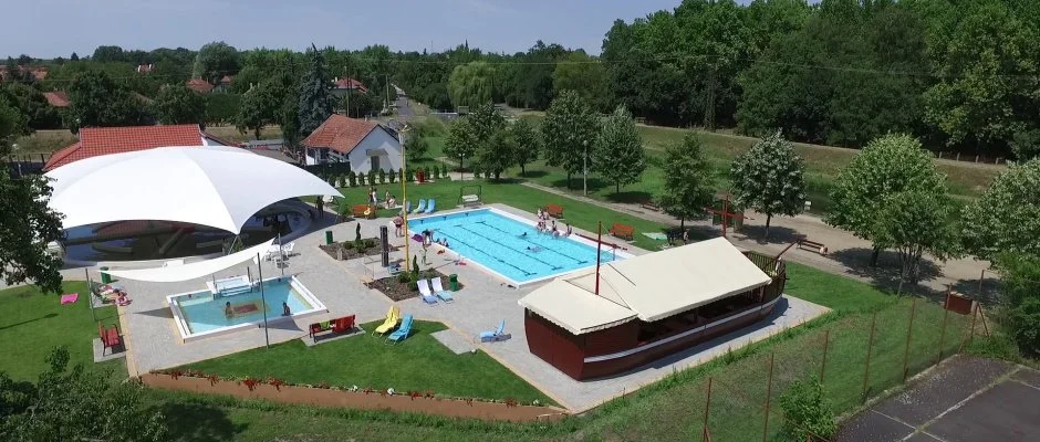 H�forr�s Hotel �s �d�l�park Gyula