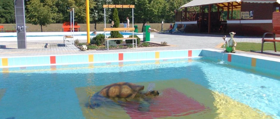 H�forr�s Hotel �s �d�l�park Gyula