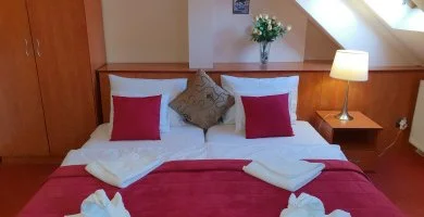 - Napi árak reggelis ellátással