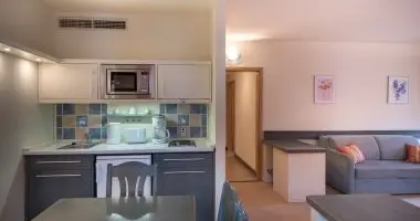 Kedvezmnyes r reggelivel, teljes elrefizetssel (1 jtl)