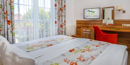 Hotel Kiss Tata