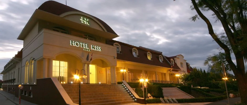 Hotel Kiss Tata
