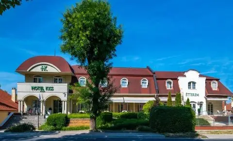 Hotel Kiss Tata - Napi árak reggelis ellátással