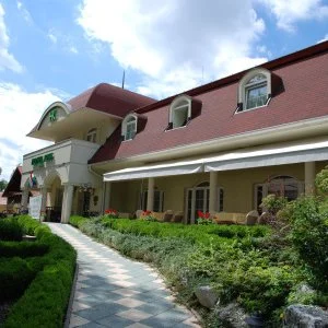  Tata - Félpanziós ajánlat