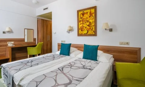 Hotel Kiss Tata - Éveleji pihenés félpanzióval