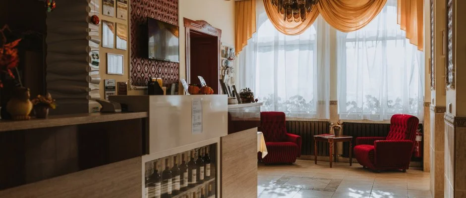 Hotel Korona Wellness, Rendezvny & Borhotel Eger