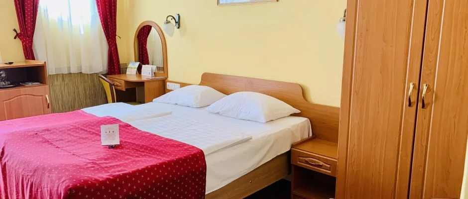 Hotel Korona Wellness, Rendezvny & Borhotel Eger