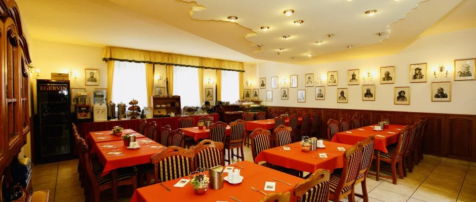 Hotel Korona Wellness, Rendezvny & Borhotel Eger