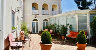 M�jus 1. (min. 2 �j)