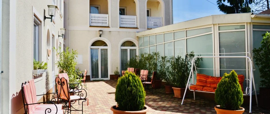 Hotel Korona Wellness, Rendezvny & Borhotel Eger