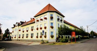 Augusztus 20. (min. 3 éj)