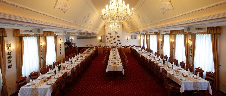 Hotel Korona Wellness, Rendezvny & Borhotel Eger