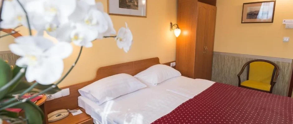 Hotel Korona Wellness, Rendezvny & Borhotel Eger