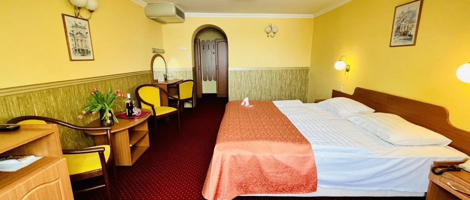 Hotel Korona Wellness, Rendezvny & Borhotel Eger