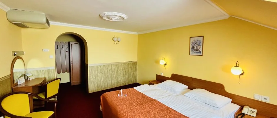 Hotel Korona Wellness, Rendezvny & Borhotel Eger