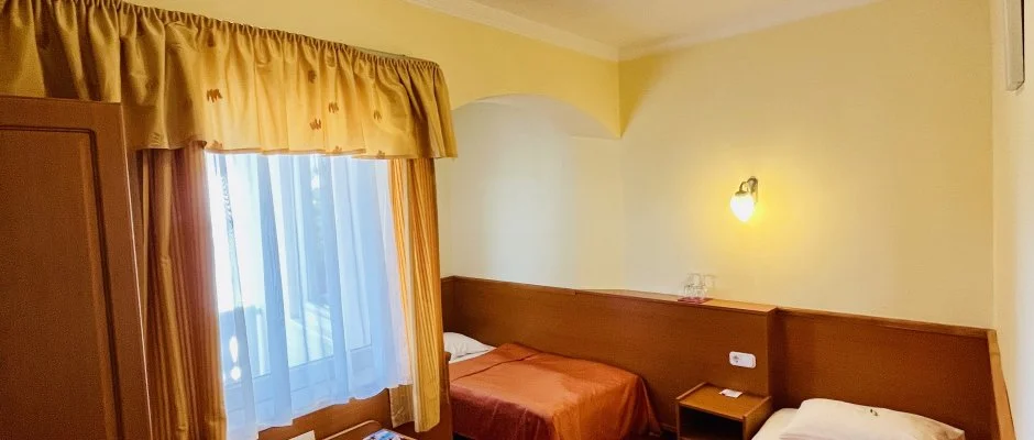 Hotel Korona Wellness, Rendezvny & Borhotel Eger