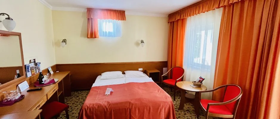 Hotel Korona Wellness, Rendezvny & Borhotel Eger