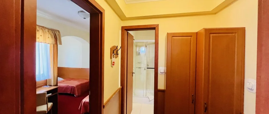 Hotel Korona Wellness, Rendezvny & Borhotel Eger