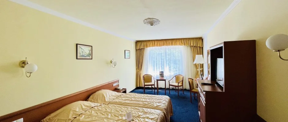 Hotel Korona Wellness, Rendezvny & Borhotel Eger