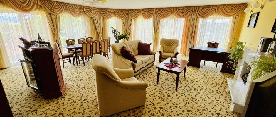 Hotel Korona Wellness, Rendezvny & Borhotel Eger