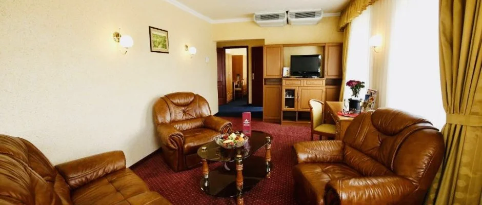 Hotel Korona Wellness, Rendezvny & Borhotel Eger