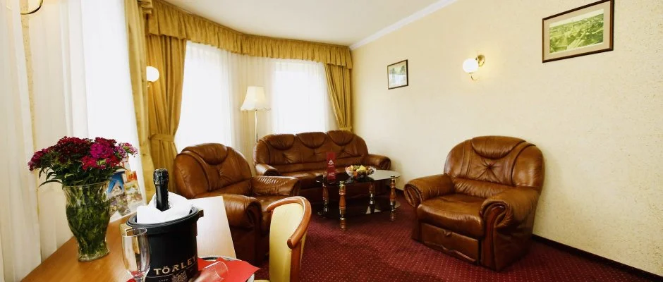 Hotel Korona Wellness, Rendezvny & Borhotel Eger