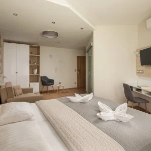  Keszthely - Két ünnep között