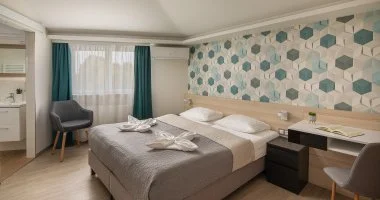 2=3 Senior ajánlat ajándék éjszakával