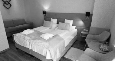 Október 23. (min. 2 éj)