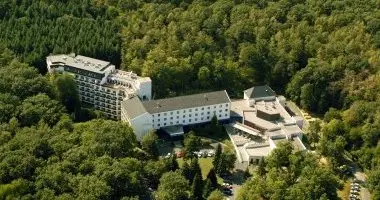 - Lövér élmény félpanzióval
