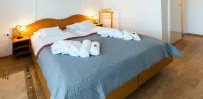 Hotel Napf�ny - Napi �r f�lpanzi�val