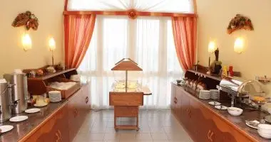 Két ünnep között