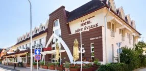 Hotel N�gy �vszak - Napi �rak reggelis ell�t�ssal