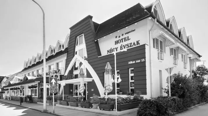 Hotel Ngy vszak Hajdszoboszl