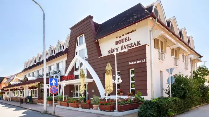Hotel Ngy vszak Hajdszoboszl