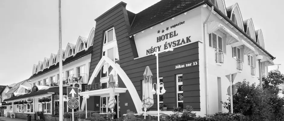 Hotel Ngy vszak Hajdszoboszl