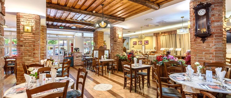 Hotel Ngy vszak Hajdszoboszl