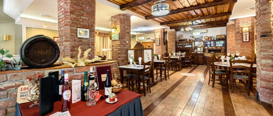 Hotel Ngy vszak Hajdszoboszl